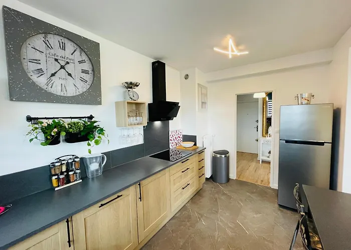 Yucca, Avec Garage Privé Et Balcon *